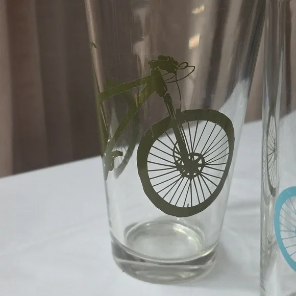 Set of Bicycle Print Glasses - Picture 3 of 8